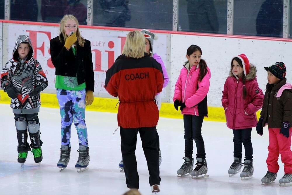 Group of kids learning to skate at Idaho IceWorld