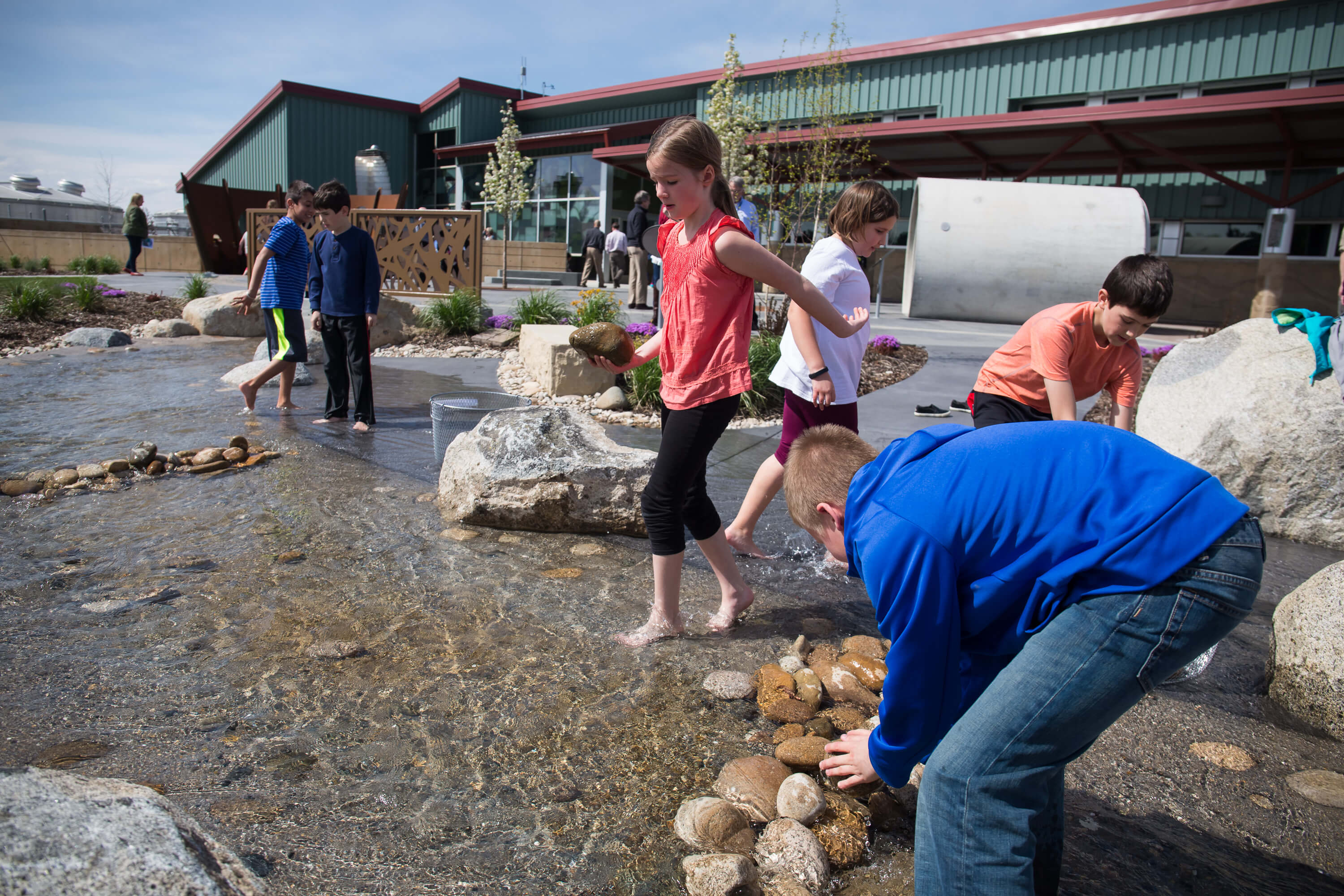 Kids playing in water feature at Boise WaterShed.