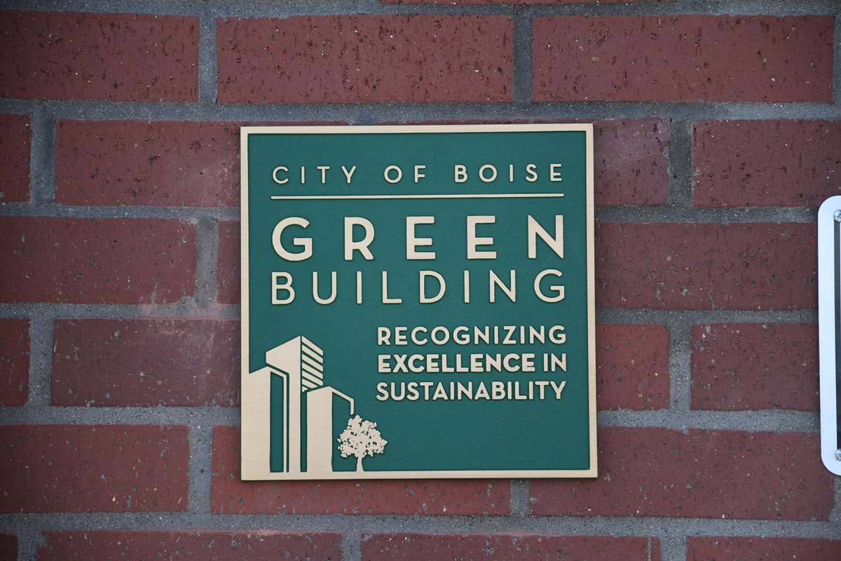Green building plaque 